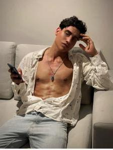 657029390: Chico busca chica en Málaga