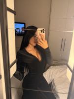 607054309: Chica busca chico en Barcelona