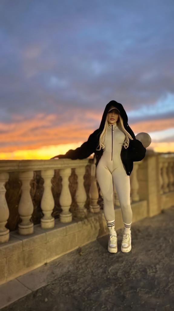 673918478: Chica busca chico en Gerona