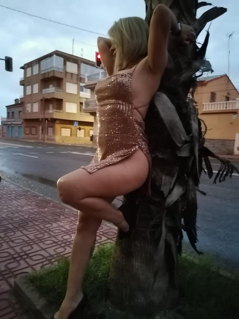 Chica busca chico en Alicante: Chica busca chico