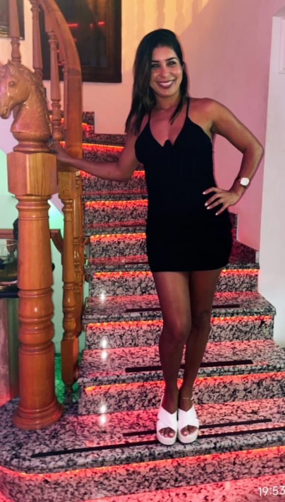 694227779: Chica busca chico en Sevilla