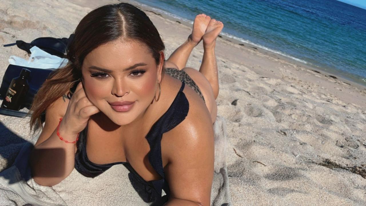 646358158: Travesti en León