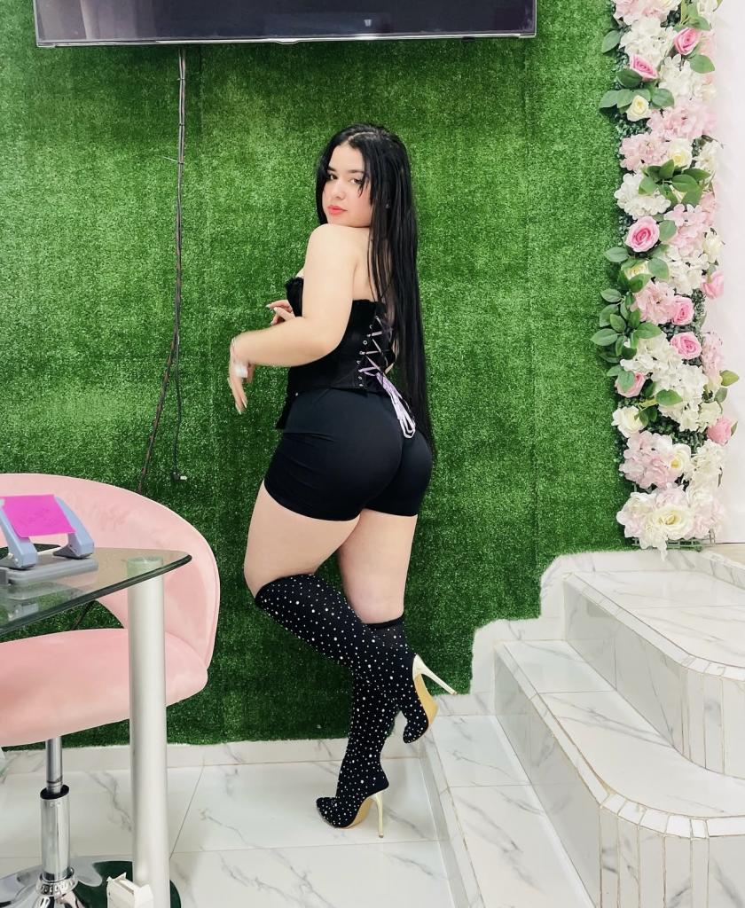 604958274: Chica busca chico en Sevilla