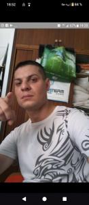 647275930: Chico busca chica en Madrid