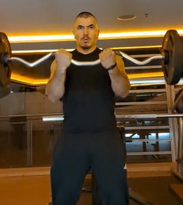 647793551: Chico busca chica en Barcelona