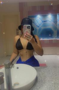 613644945: Chica busca chico en La Coruña