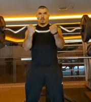 647793551: Chico busca chica en Barcelona