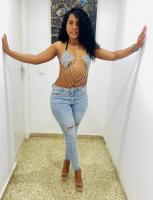 663126403: Chica busca chico en Sevilla