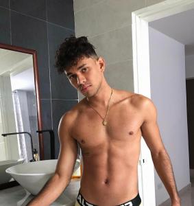 663332617: Chico busca chica en Madrid