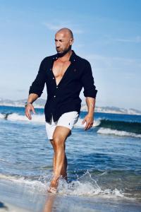 605439010: Chico busca chica en Ibiza