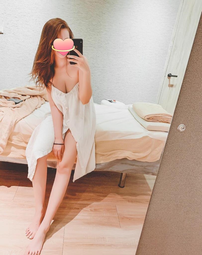 667555818: Chica busca chico en Barcelona