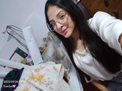 687735082: Chica busca chico en Barcelona