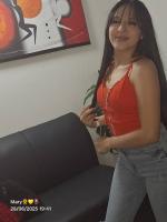 687735082: Chica busca chico en Barcelona