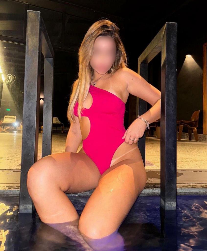 632803955: Chica busca chico en Barcelona