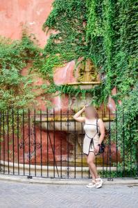 647282360: Chica busca chico en Sevilla