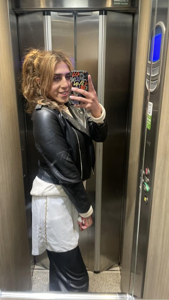 613840770: Transexual en León