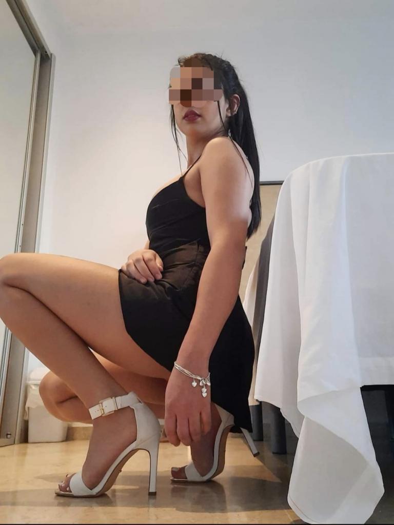610390589: Chica busca chico en Barcelona