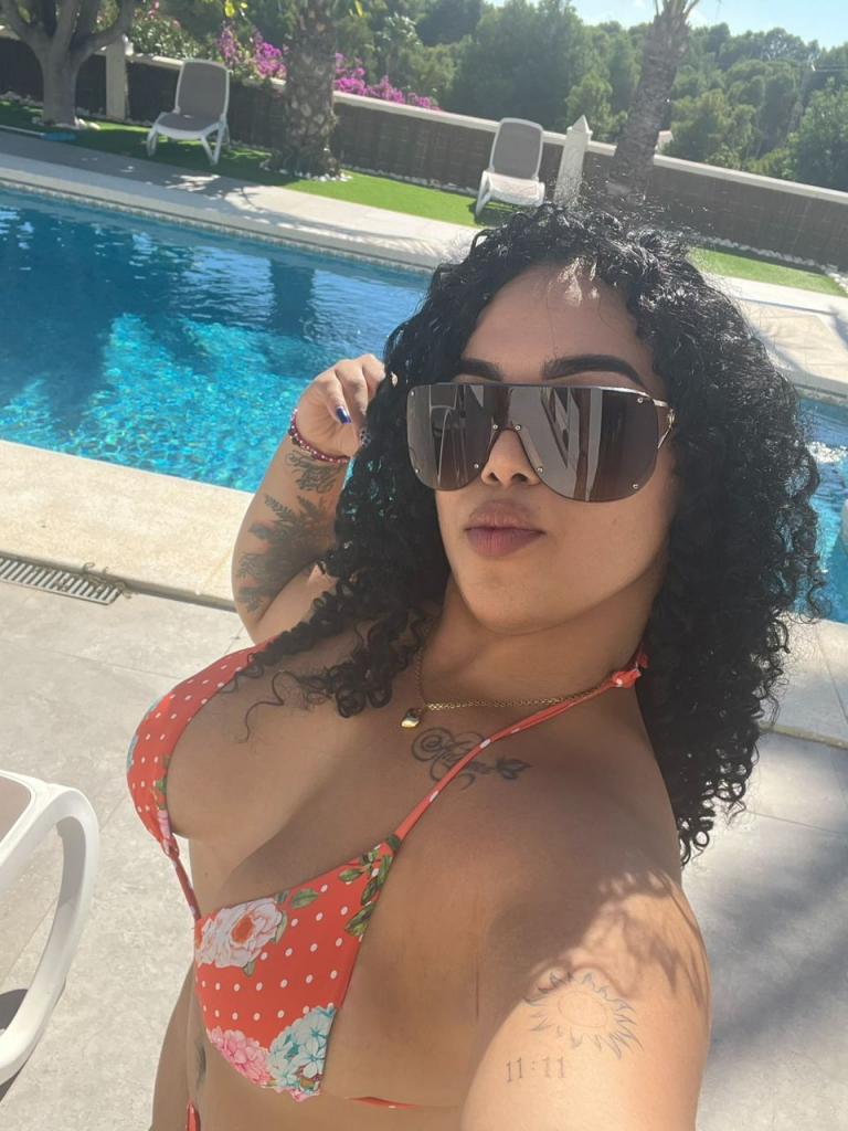 671544530: Chica busca chico en Granada