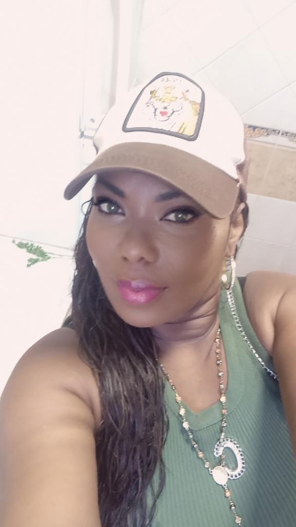 643589727: Chica busca chico en Cádiz