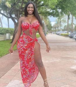 641594090: Chica busca chico en Murcia