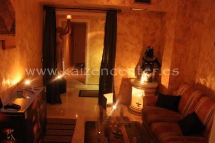 689888621: Chica busca chico en Sevilla