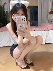 678888675: Chica busca chico en Madrid