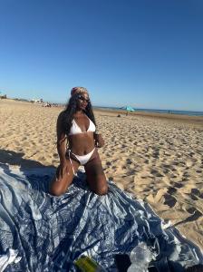 613885581: Chica busca chico en Sevilla