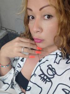 611358373: Travesti en León