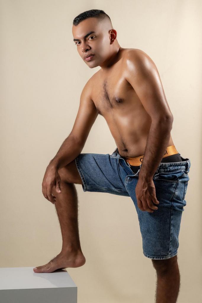 618444532: Chico busca chica en Las Palmas