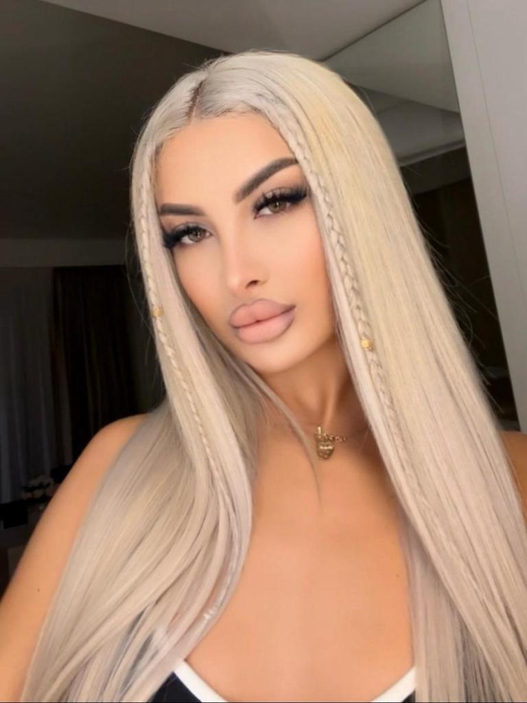 Chica busca chico en Ibiza: 