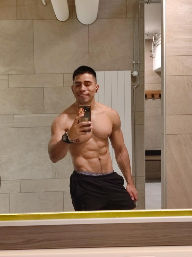 661268070: Chico busca chica en Málaga