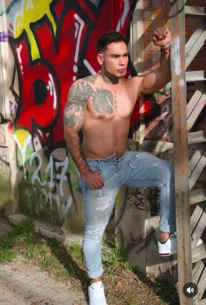 Chico busca chica en Sevilla: 