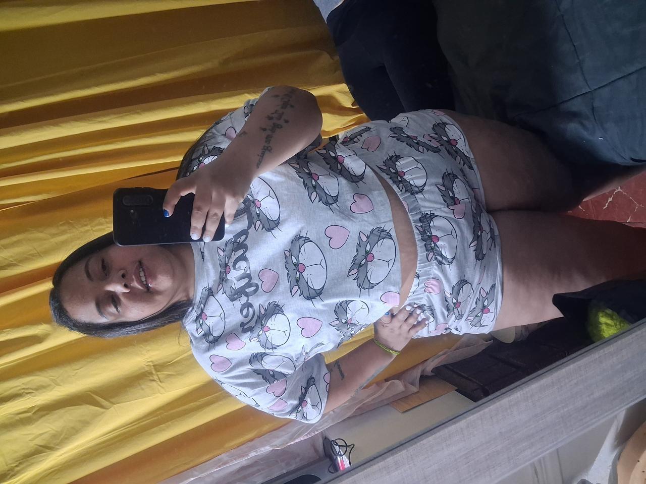 667798062: Chica busca chico en Gerona