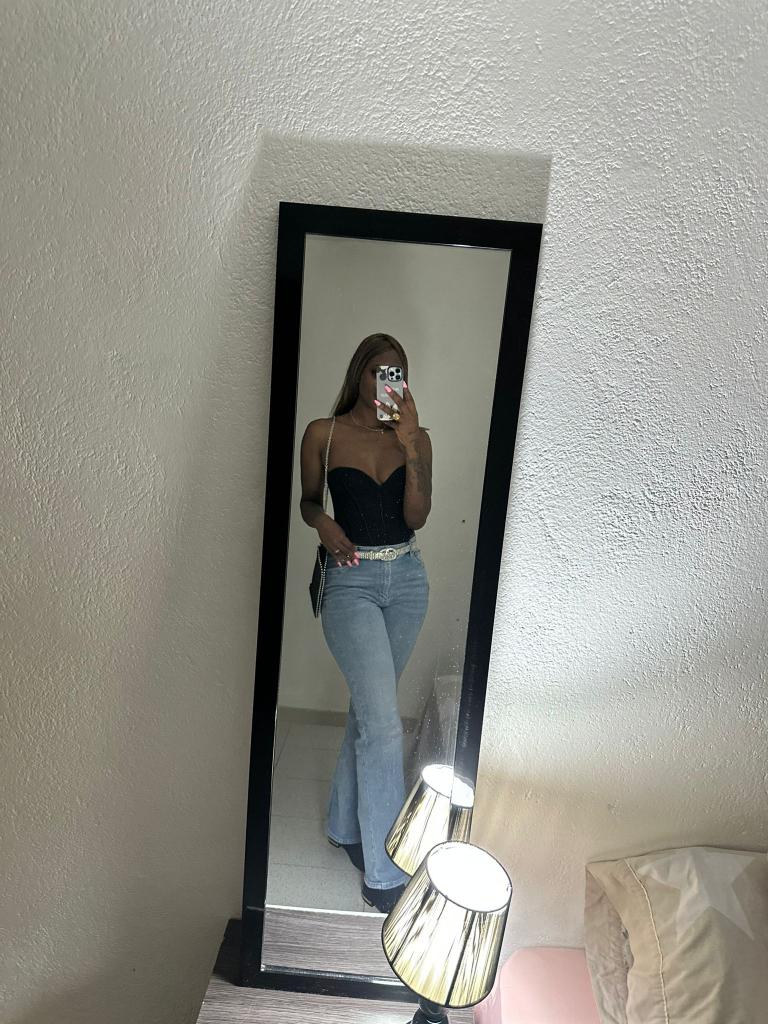 667364332: Chica busca chico en Barcelona