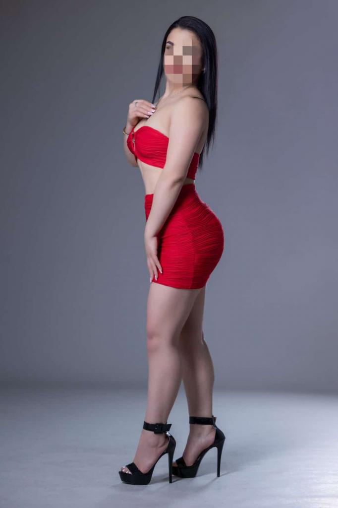 624325761: Chica busca chico en Barcelona