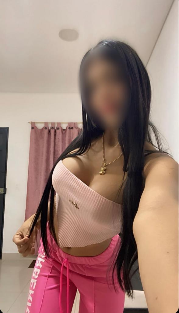 613878307: Chica busca chico en Barcelona