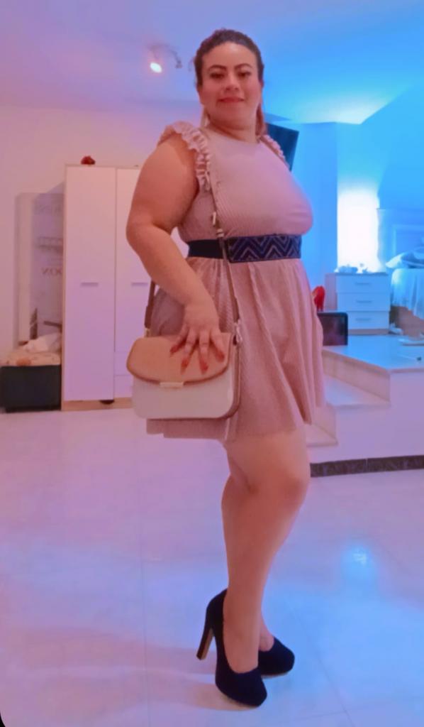 742095471: Chica busca chico en Sevilla