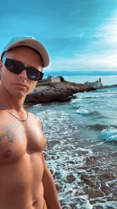 667620982: Chico busca chica en Barcelona