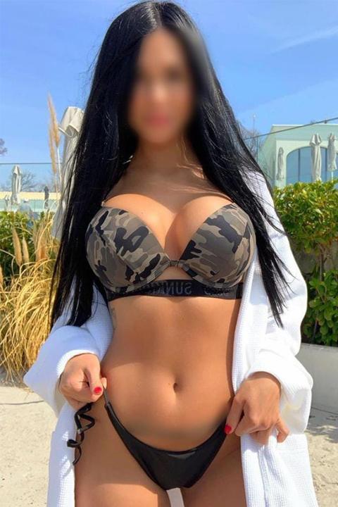 658033436: Chica busca chico en Sevilla