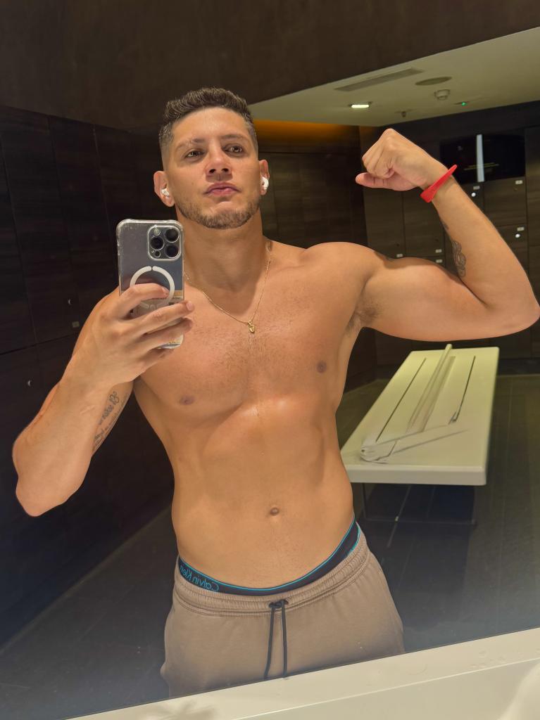 627730526: Chico busca chica en Barcelona