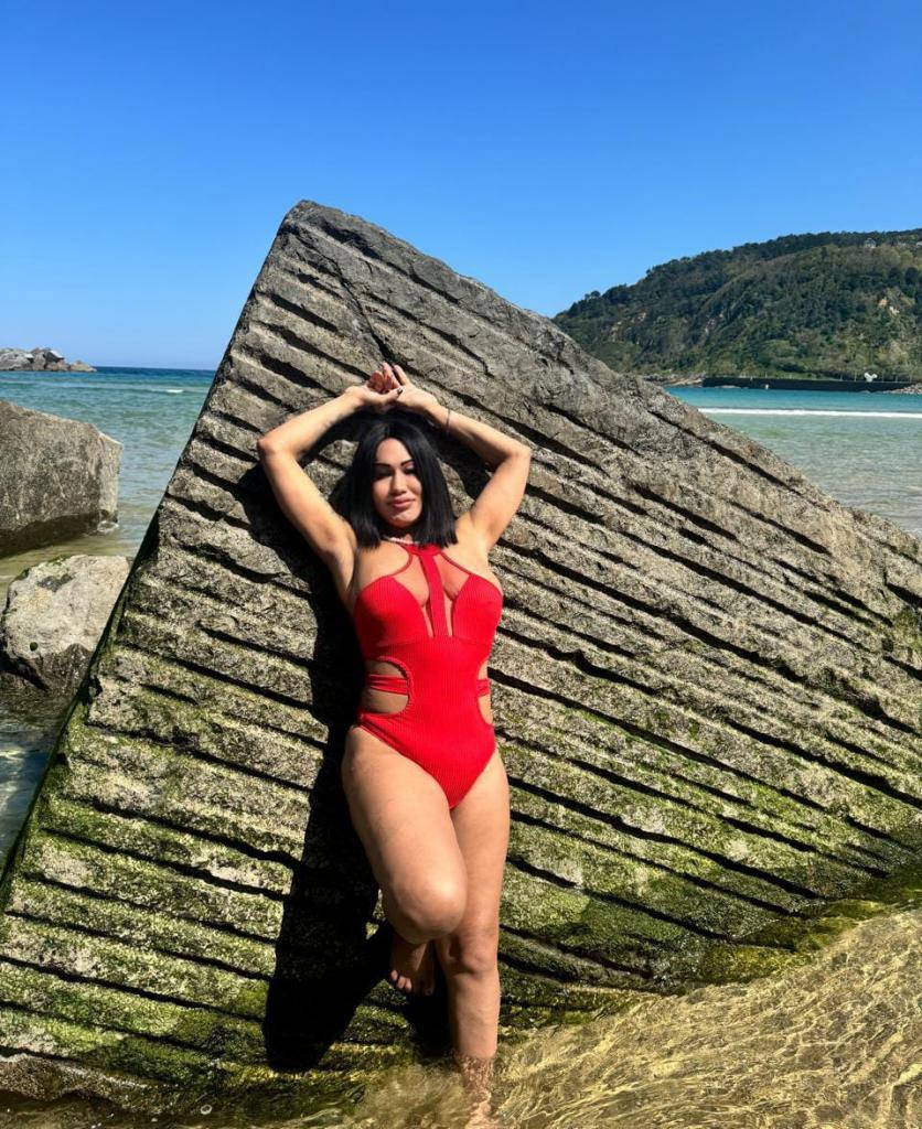 697229451: Travesti en Álava