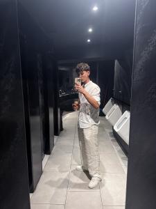 697751128: Chico busca chica en Ibiza