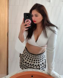 615694299: Chica busca chico en Madrid