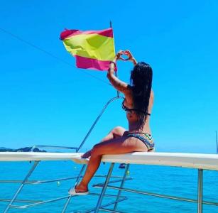 663935184: Chica busca chico en Barcelona