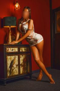 935390823: Chica busca chico en Barcelona