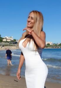 672874493: Chica busca chico en Barcelona