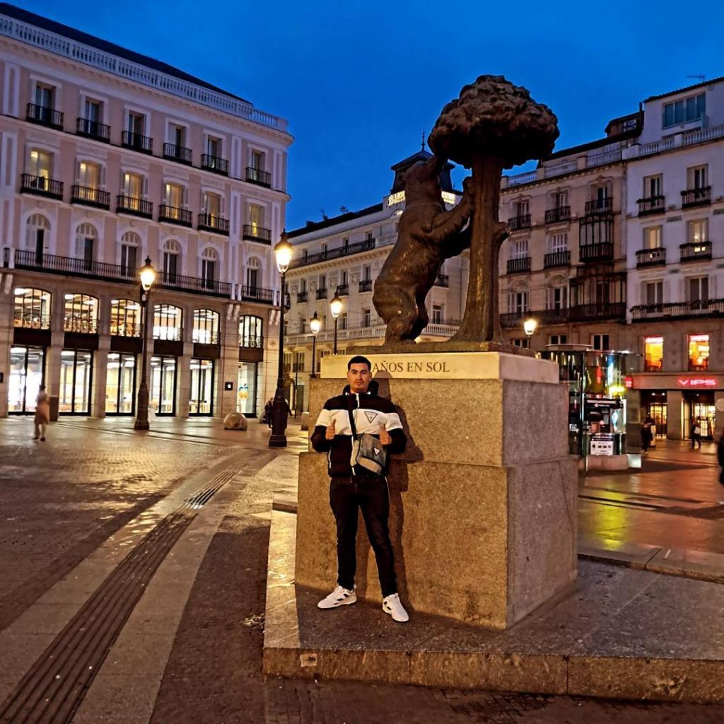 664054443: Chico busca chica en Mallorca