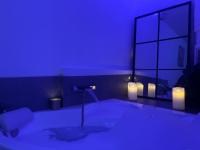 670845657: Chica busca chico en Madrid