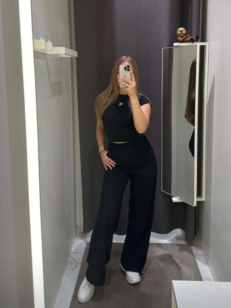 672954764: Chica busca chico en Barcelona