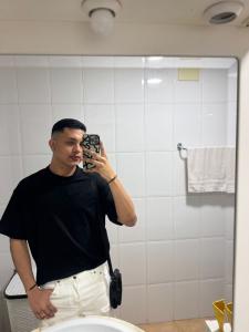 613856352: Chico busca chica en La Coruña